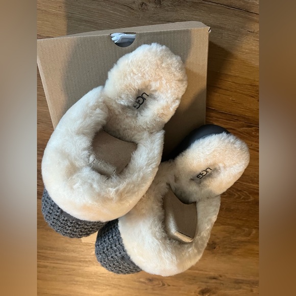 Ugg Cozy Knit Slippers in Charcoal Size 9 - Picture 7 of 10